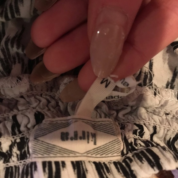 Kirra pattern elastic waist band shorts black & white - Picture 3 of 3